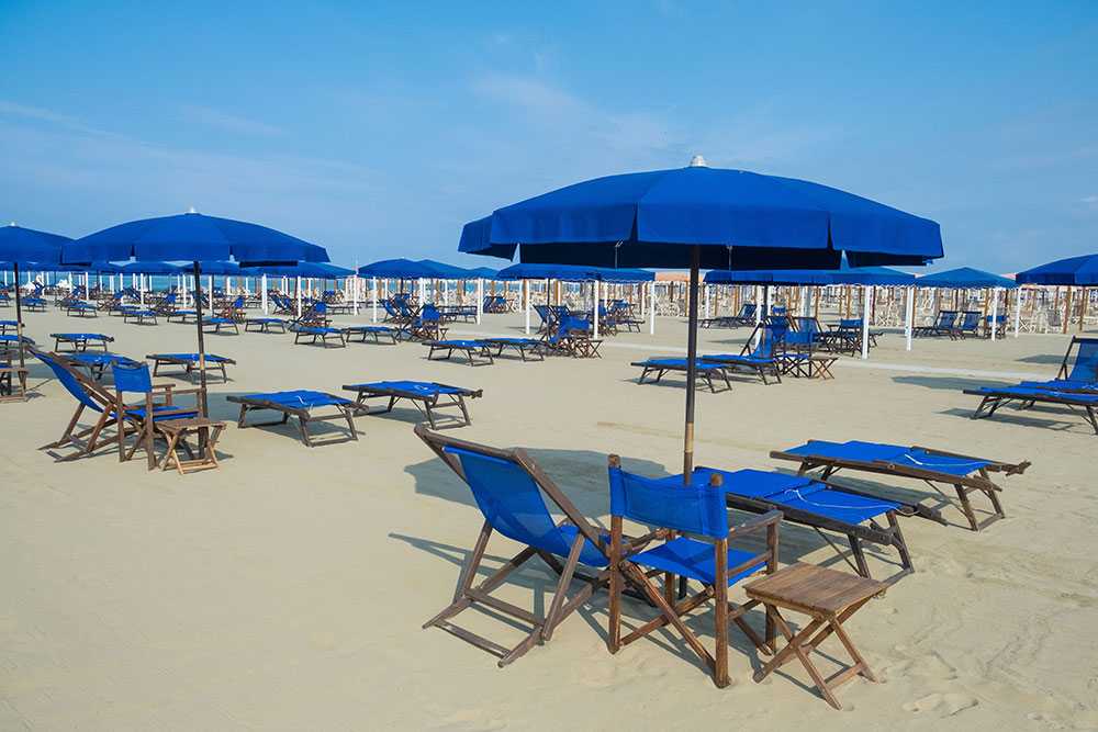 booking beach ombrella tent versilia