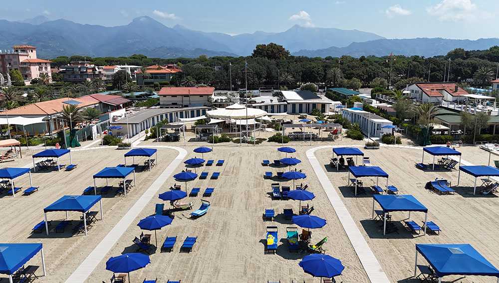 camaiore booking beach service ombrella