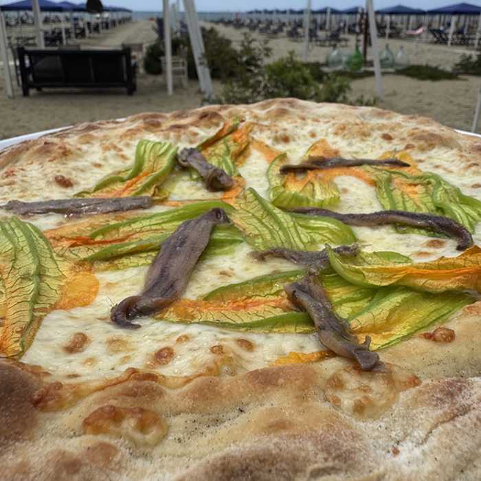 pizza acciughe fiori zucca vela