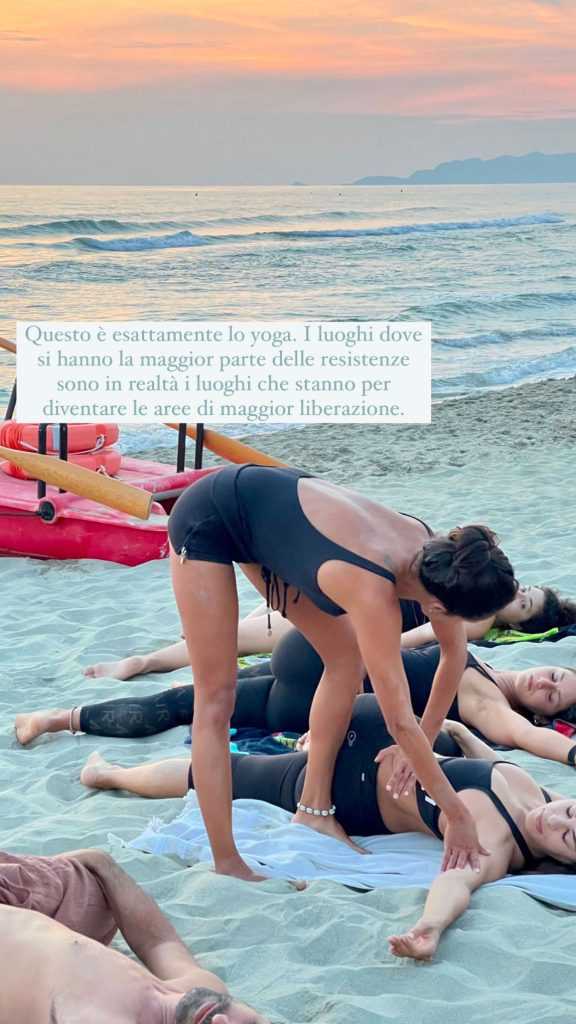 yoga spiaggia versilia