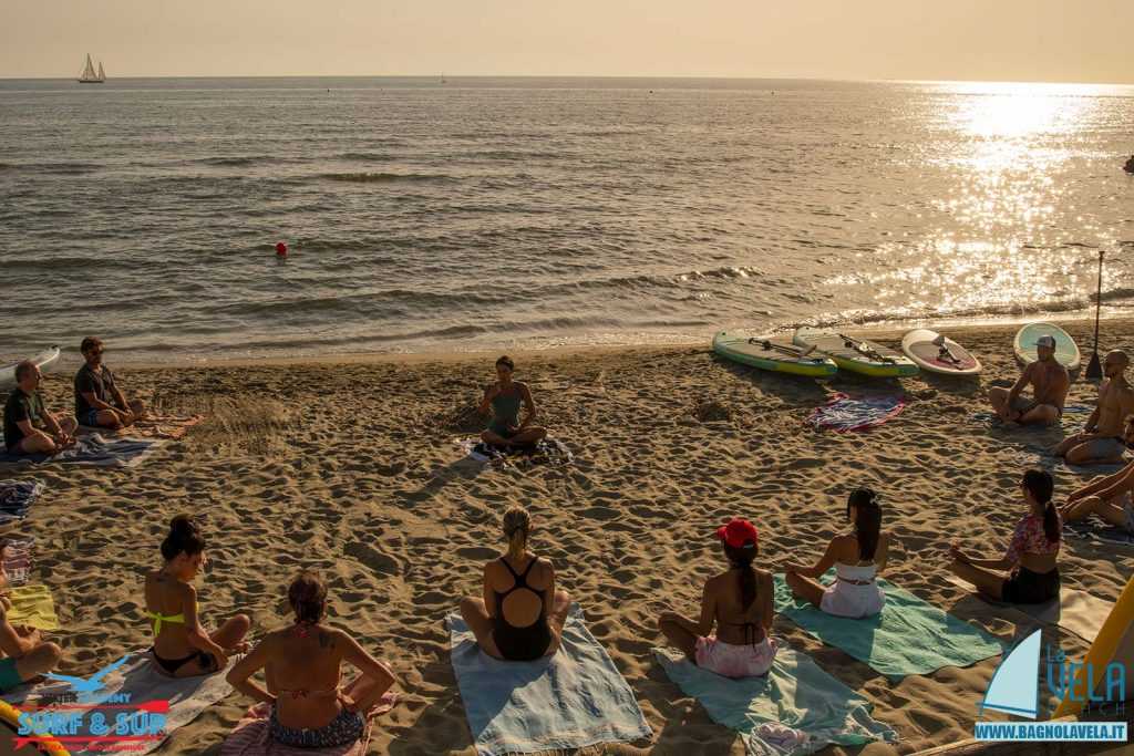 yoga-surf-sup-spiaggia-versilia-00
