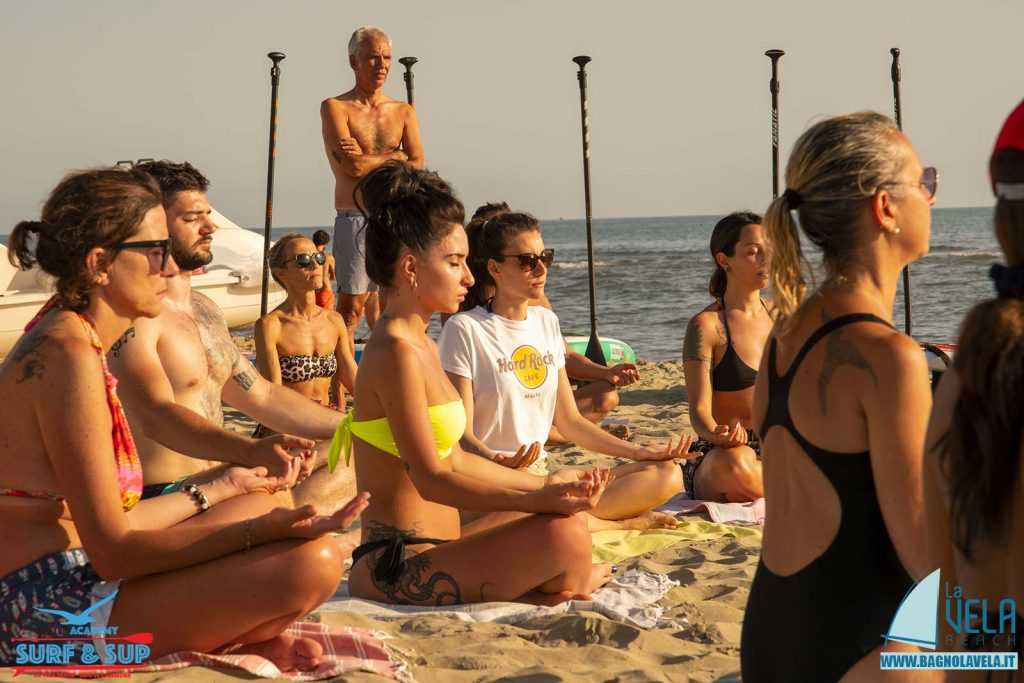 yoga-surf-sup-spiaggia-versilia-01