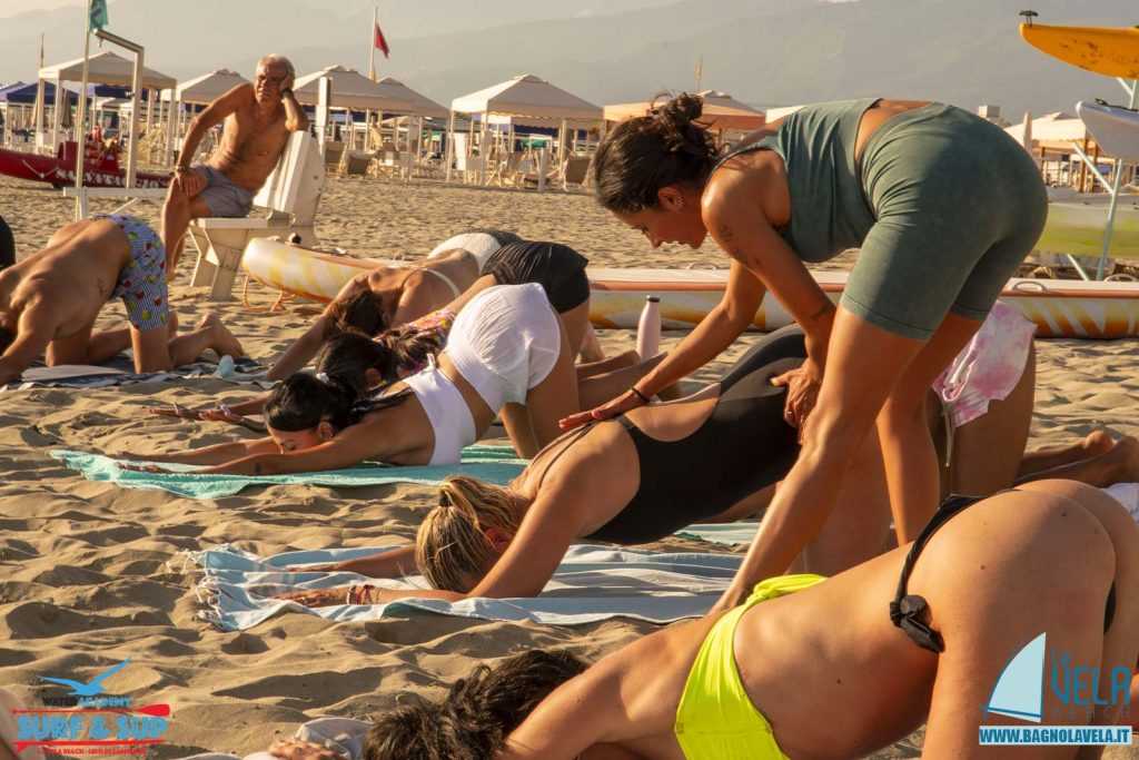 yoga-surf-sup-spiaggia-versilia-07