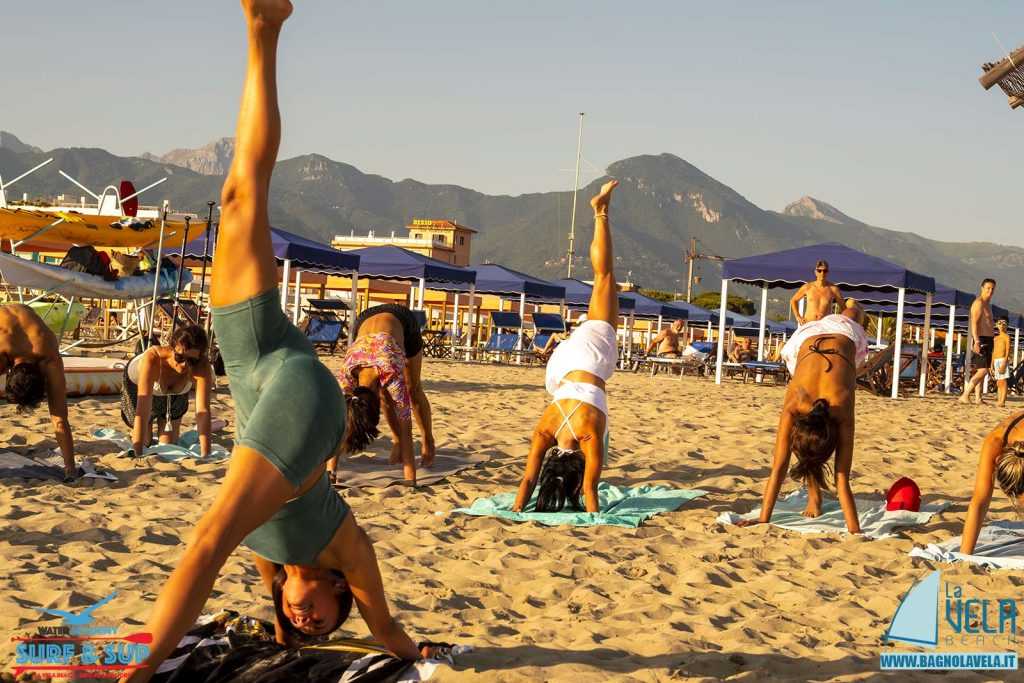 yoga-surf-sup-spiaggia-versilia-13